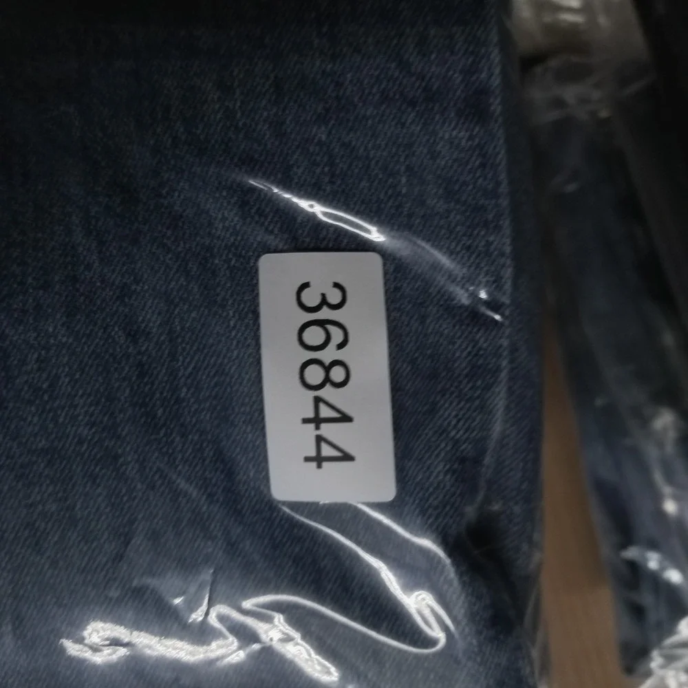Levis 501 Jeans Mens 36x29 Blue Straight Button Fly Mid Rise‎ Medium Wash Y2K